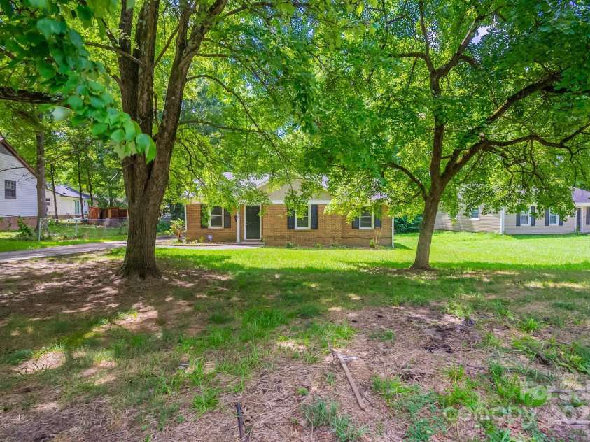 6622 Water Mill Court, Charlotte, NC 28215.  MLS# CAR4283880, YatesRealty ID 27875. 