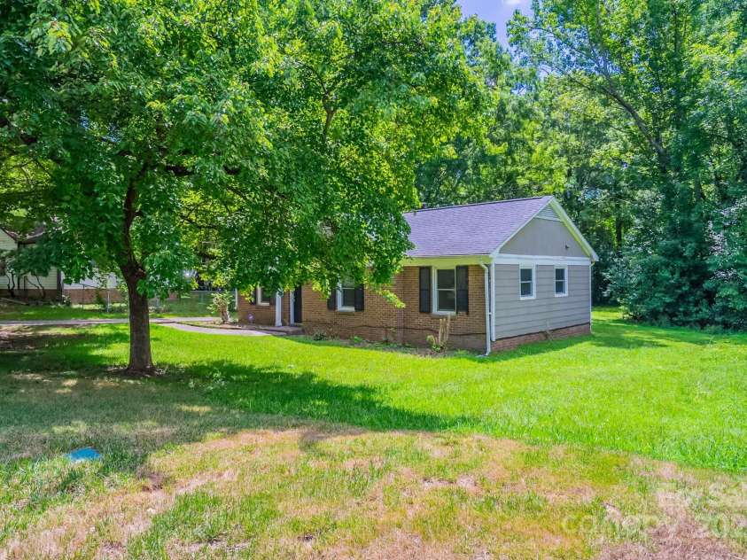 6622 Water Mill Court, Charlotte, NC 28215.  MLS# CAR4283880, YatesRealty ID 27875. 