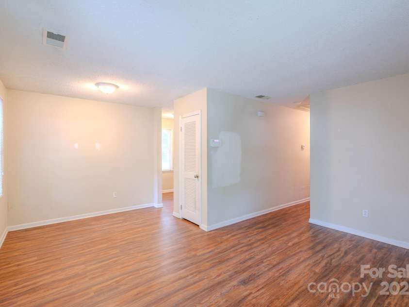 6622 Water Mill Court, Charlotte, NC 28215.  MLS# CAR4283880, YatesRealty ID 27875. 