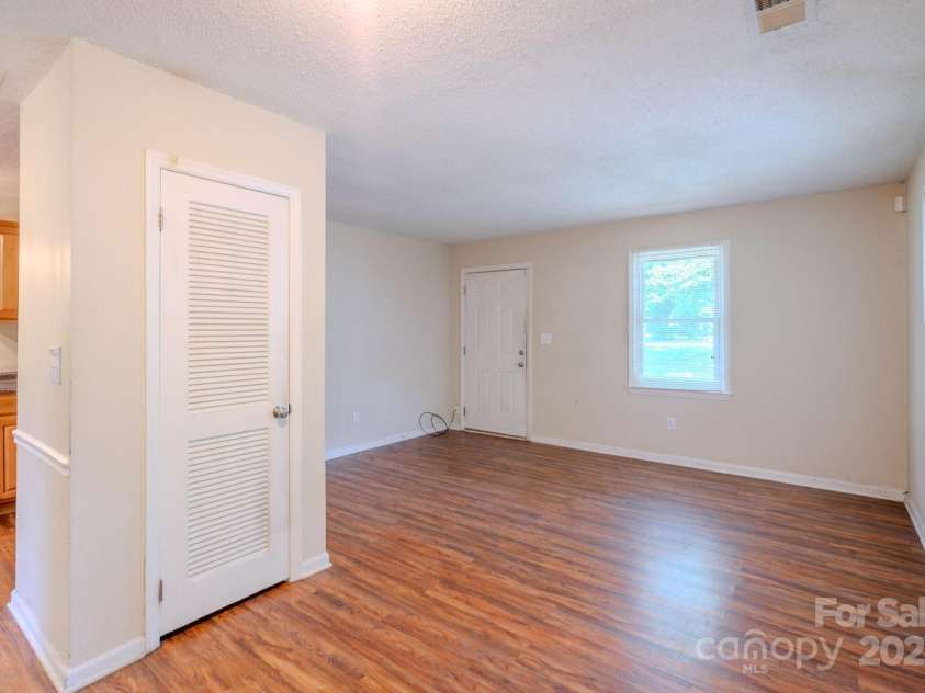 6622 Water Mill Court, Charlotte, NC 28215.  MLS# CAR4283880, YatesRealty ID 27875. 
