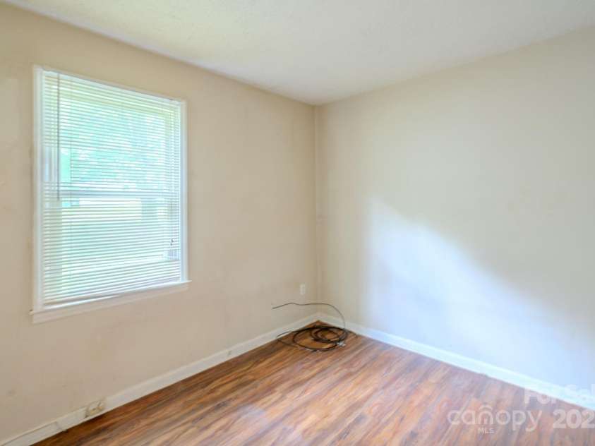 6622 Water Mill Court, Charlotte, NC 28215.  MLS# CAR4283880, YatesRealty ID 27875. 