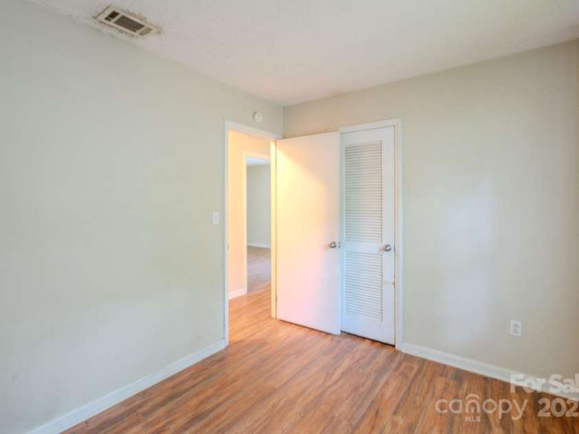 6622 Water Mill Court, Charlotte, NC 28215.  MLS# CAR4283880, YatesRealty ID 27875. 