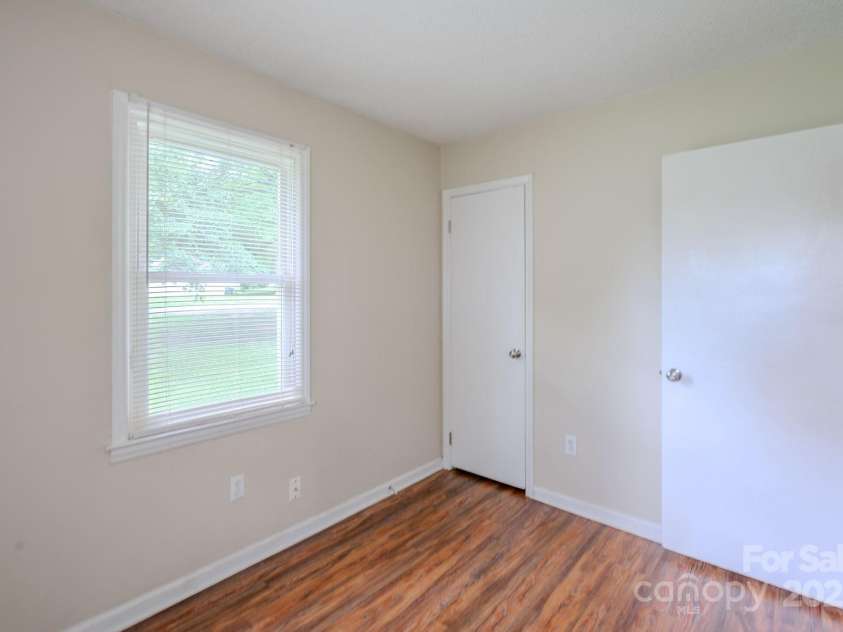 6622 Water Mill Court, Charlotte, NC 28215.  MLS# CAR4283880, YatesRealty ID 27875. 