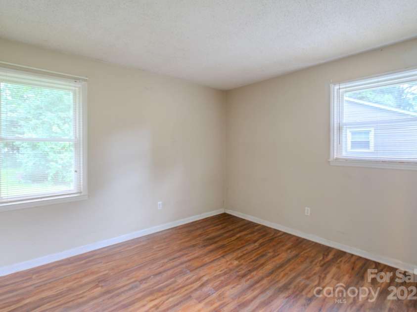 6622 Water Mill Court, Charlotte, NC 28215.  MLS# CAR4283880, YatesRealty ID 27875. 
