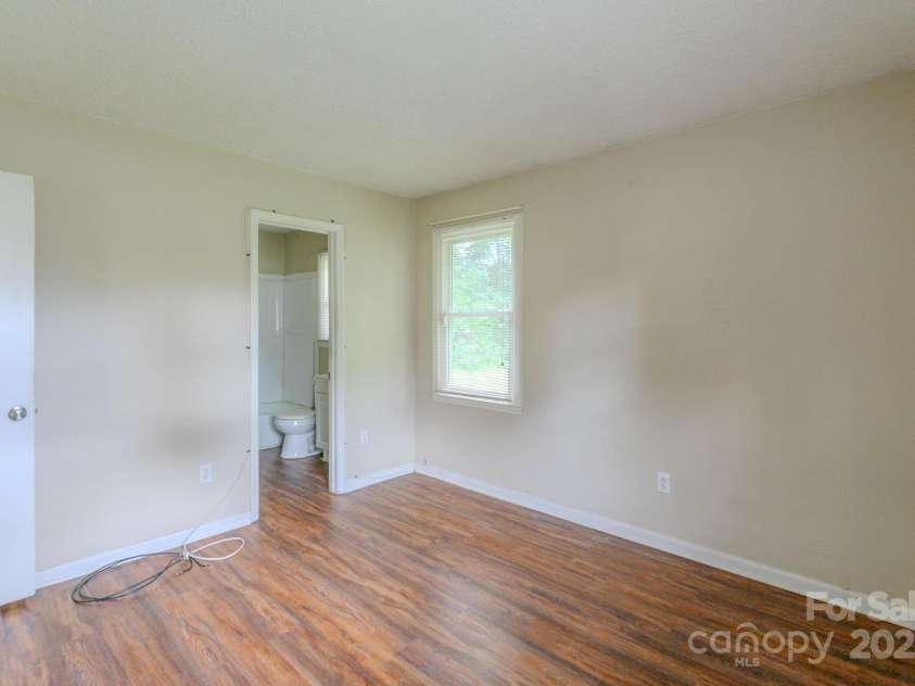 6622 Water Mill Court, Charlotte, NC 28215.  MLS# CAR4283880, YatesRealty ID 27875. 