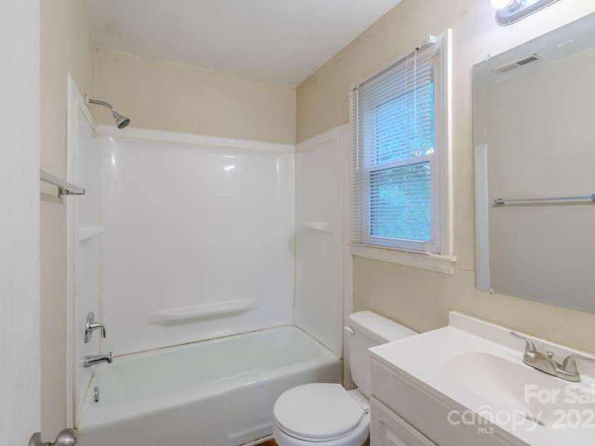 6622 Water Mill Court, Charlotte, NC 28215.  MLS# CAR4283880, YatesRealty ID 27875. 