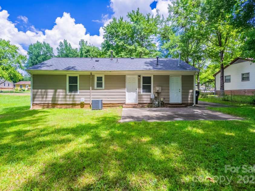6622 Water Mill Court, Charlotte, NC 28215.  MLS# CAR4283880, YatesRealty ID 27875. 
