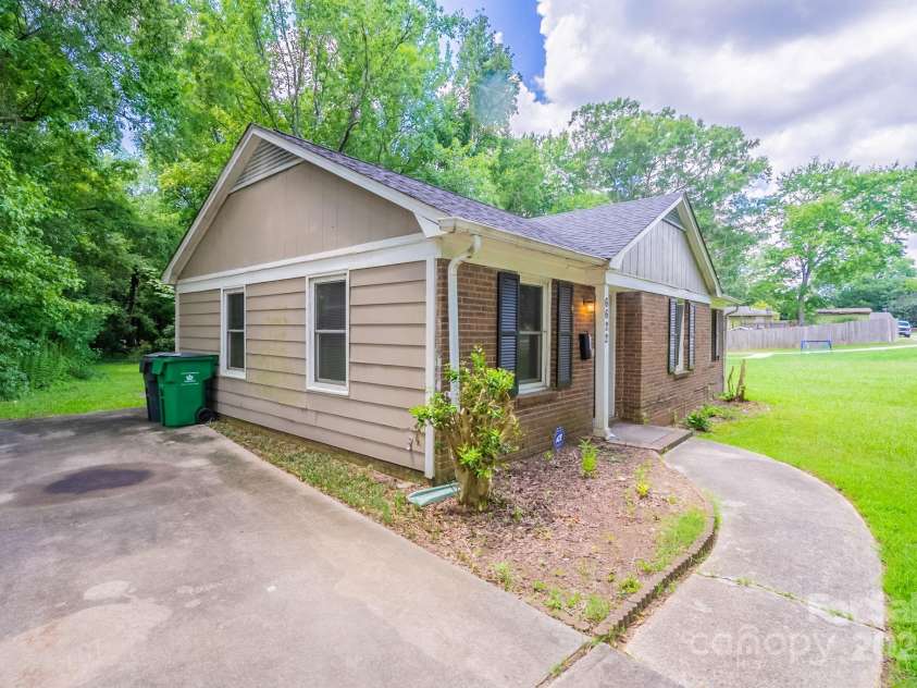 6622 Water Mill Court, Charlotte, NC 28215.  MLS# CAR4283880, YatesRealty ID 27875. 