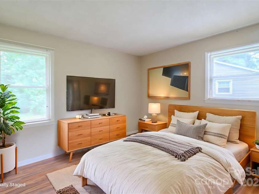 6622 Water Mill Court, Charlotte, NC 28215.  MLS# CAR4283880, YatesRealty ID 27875. Virtually Staged