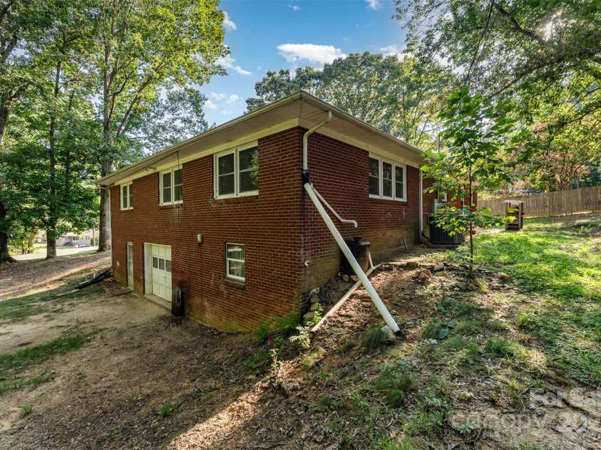3075 Simmons Street, Kannapolis, NC 28083.  MLS# CAR4283917, YatesRealty ID 27876. 