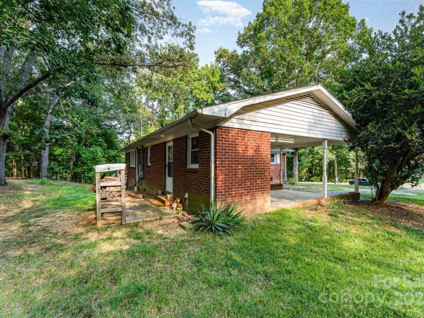 3075 Simmons Street, Kannapolis, NC 28083.  MLS# CAR4283917, YatesRealty ID 27876. 