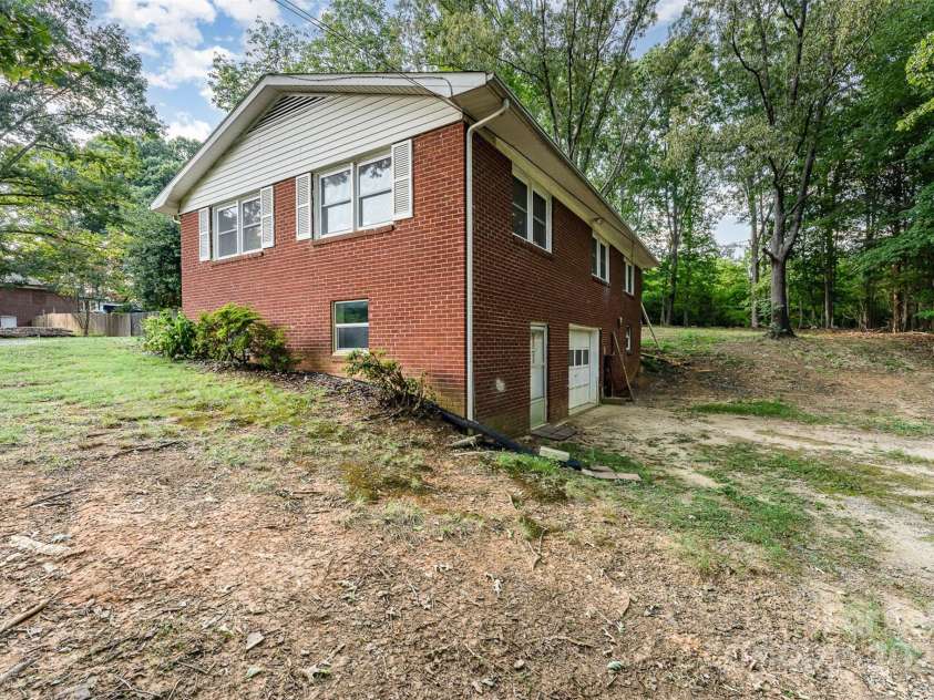 3075 Simmons Street, Kannapolis, NC 28083.  MLS# CAR4283917, YatesRealty ID 27876. 