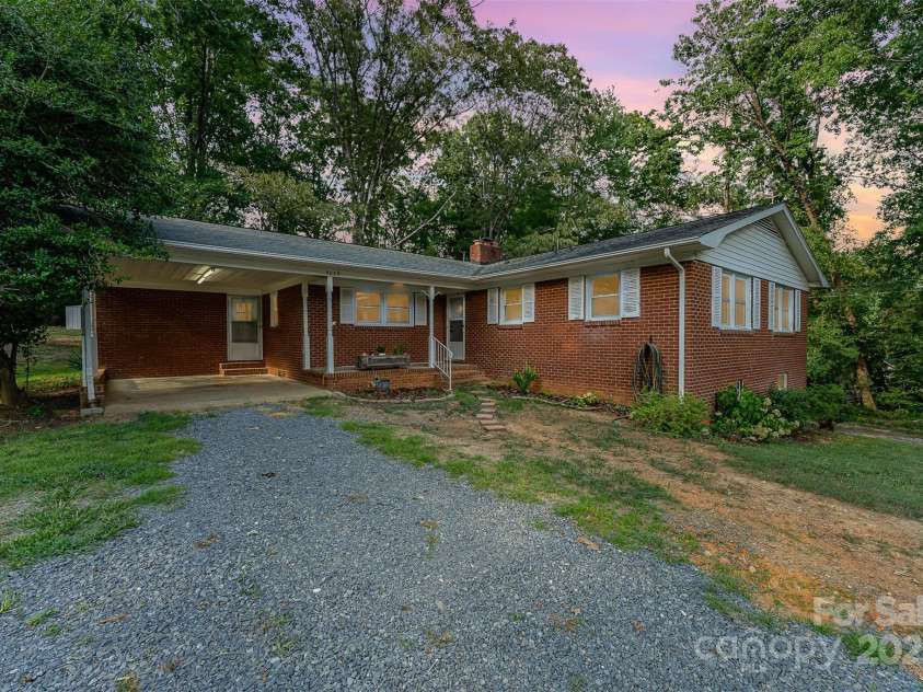3075 Simmons Street, Kannapolis, NC 28083.  MLS# CAR4283917, YatesRealty ID 27876. 