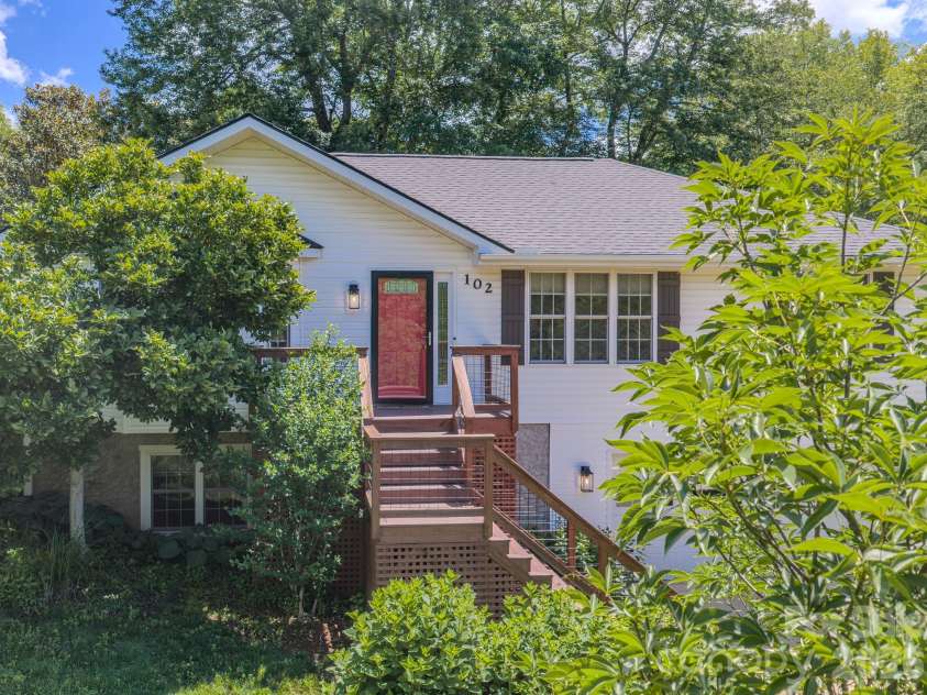 102 Forest Lake Drive, Asheville, NC 28803.  MLS# CAR4387352, YatesRealty ID 27877. 