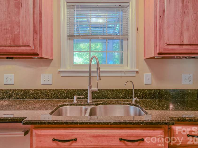 102 Forest Lake Drive, Asheville, NC 28803.  MLS# CAR4387352, YatesRealty ID 27877. 