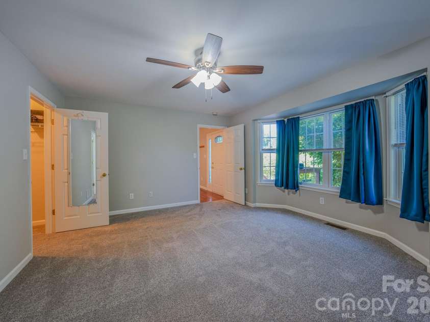 102 Forest Lake Drive, Asheville, NC 28803.  MLS# CAR4387352, YatesRealty ID 27877. 