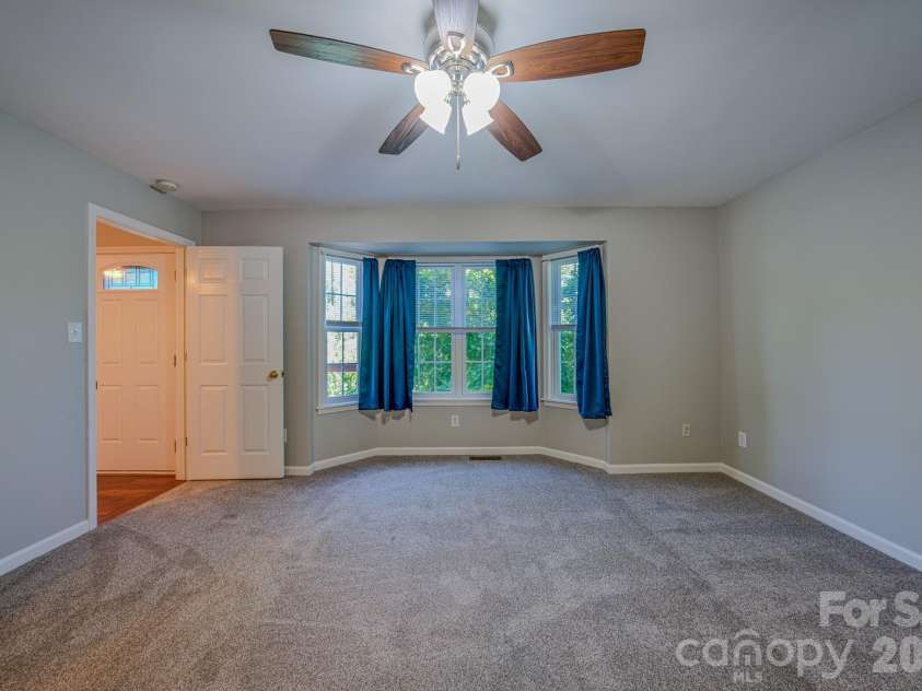 102 Forest Lake Drive, Asheville, NC 28803.  MLS# CAR4387352, YatesRealty ID 27877. 