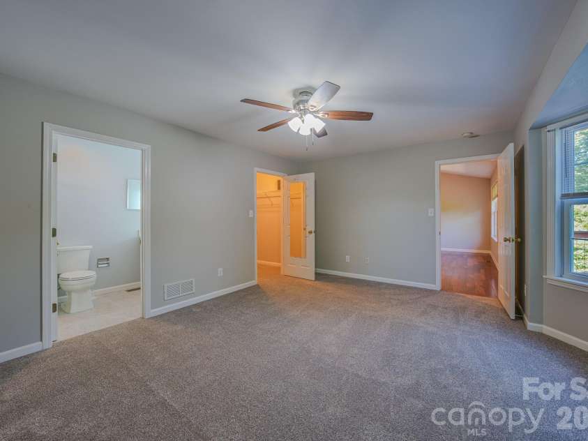102 Forest Lake Drive, Asheville, NC 28803.  MLS# CAR4387352, YatesRealty ID 27877. 