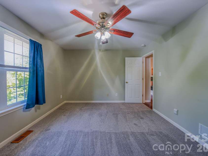 102 Forest Lake Drive, Asheville, NC 28803.  MLS# CAR4387352, YatesRealty ID 27877. 