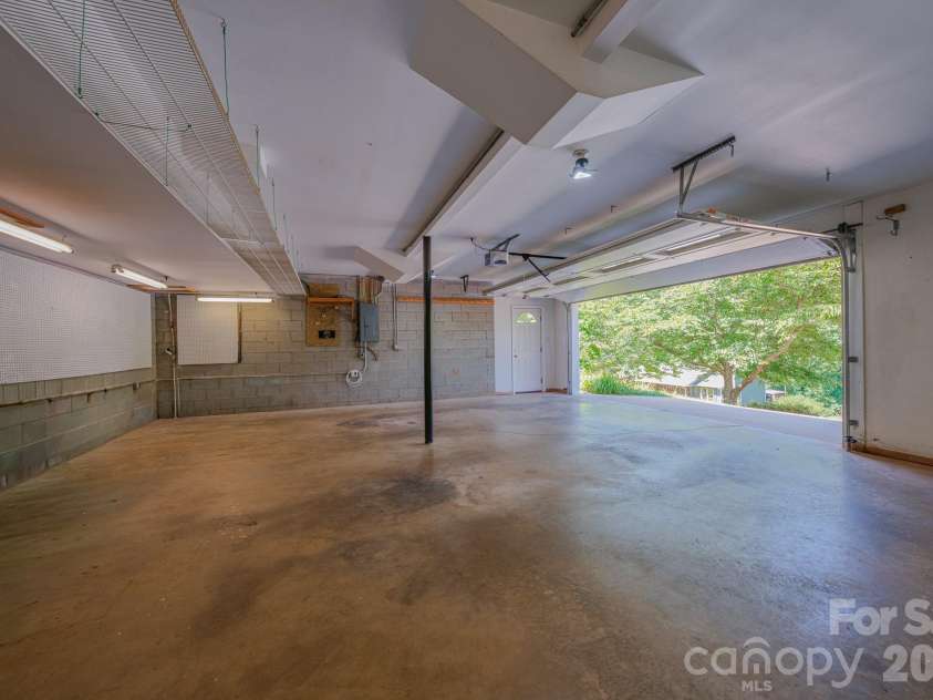 102 Forest Lake Drive, Asheville, NC 28803.  MLS# CAR4387352, YatesRealty ID 27877. 