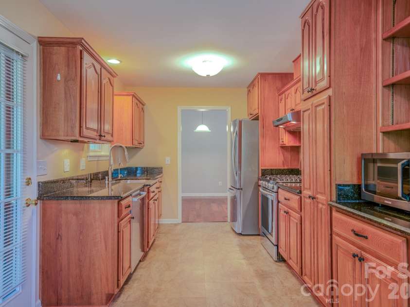 102 Forest Lake Drive, Asheville, NC 28803.  MLS# CAR4387352, YatesRealty ID 27877. Kitchen facing the dining area.
