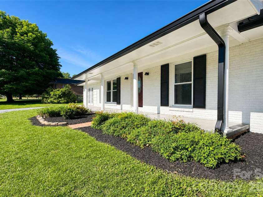 2121 24th Street, Hickory, NC 28601.  MLS# CAR4385228, YatesRealty ID 27879. 