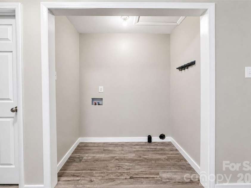 2121 24th Street, Hickory, NC 28601.  MLS# CAR4385228, YatesRealty ID 27879. Laundry on Main Level