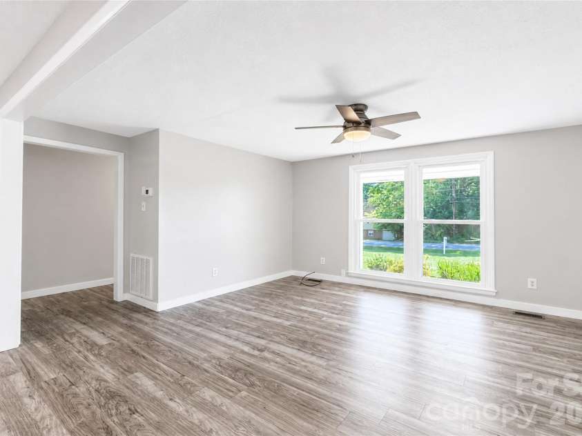 2121 24th Street, Hickory, NC 28601.  MLS# CAR4385228, YatesRealty ID 27879. Open Concept Living and Dining on Main Level
