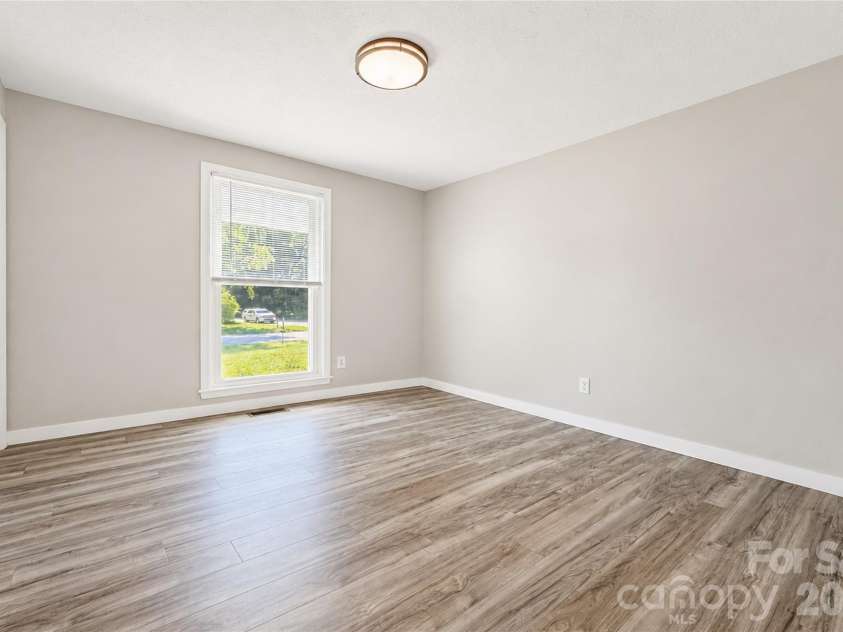 2121 24th Street, Hickory, NC 28601.  MLS# CAR4385228, YatesRealty ID 27879. Second Bedroom on Main Level