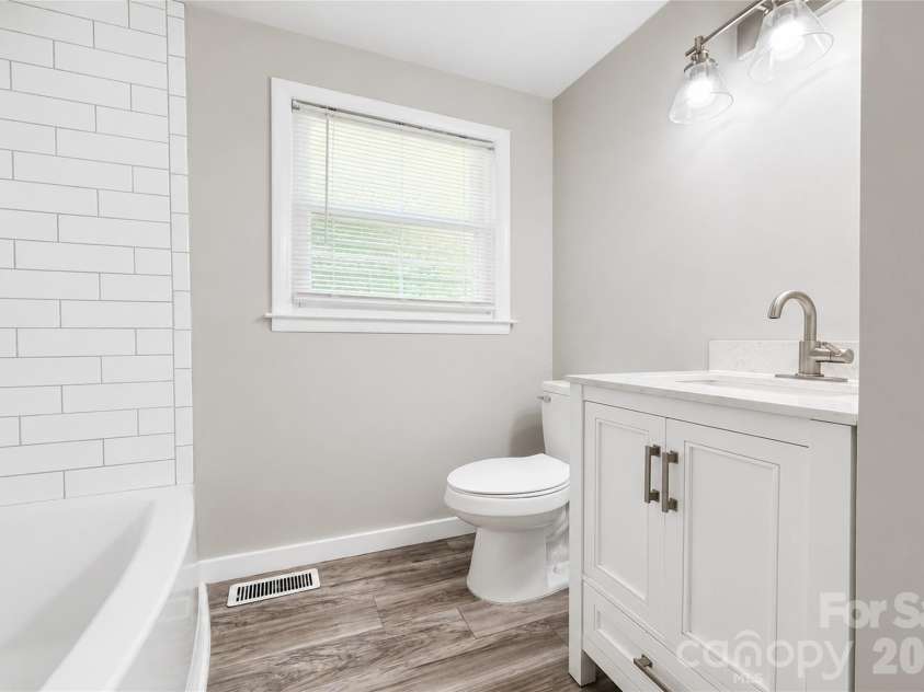2121 24th Street, Hickory, NC 28601.  MLS# CAR4385228, YatesRealty ID 27879. Updated Guest Bath on Main Level