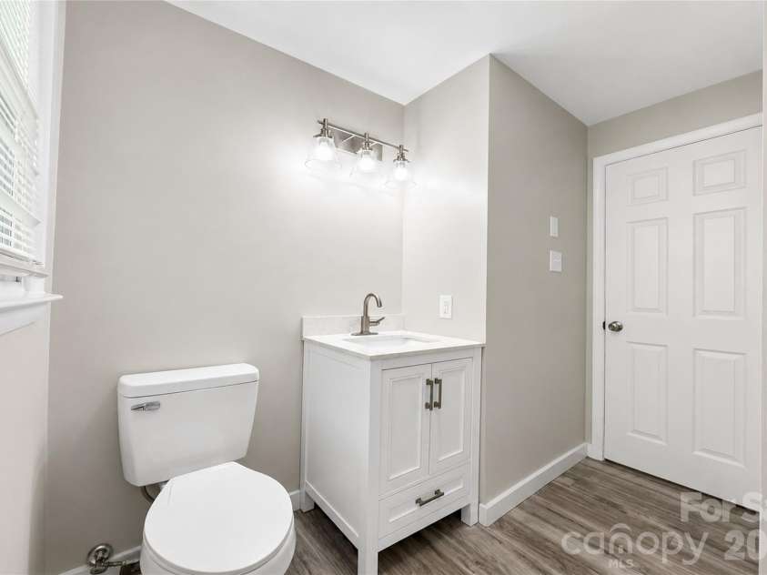 2121 24th Street, Hickory, NC 28601.  MLS# CAR4385228, YatesRealty ID 27879. Updated Guest Bath on Main Level