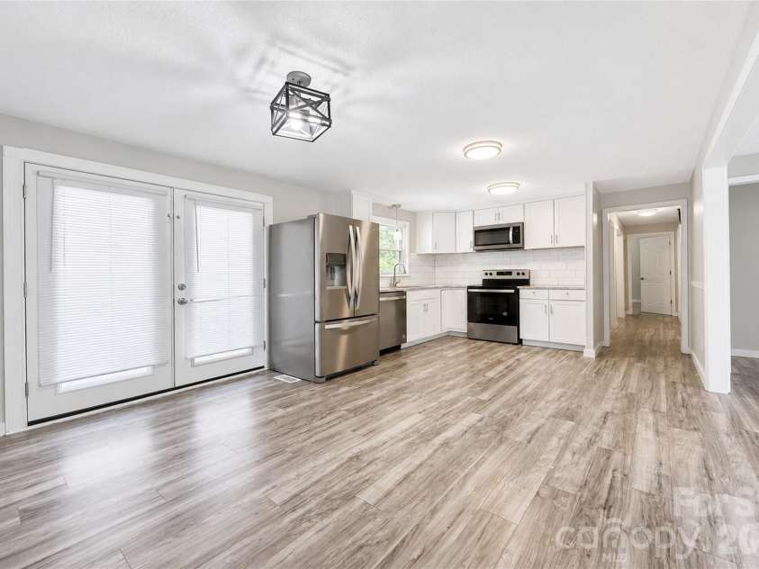 2121 24th Street, Hickory, NC 28601.  MLS# CAR4385228, YatesRealty ID 27879. Updated Kitchen and Dining on Main Level
