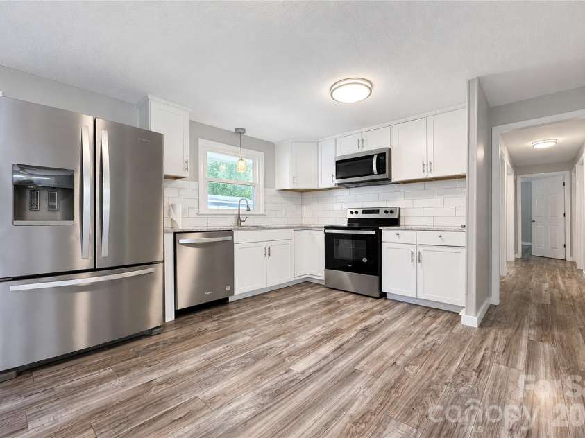 2121 24th Street, Hickory, NC 28601.  MLS# CAR4385228, YatesRealty ID 27879. Updated Kitchen on Main Level