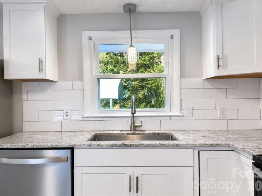 2121 24th Street, Hickory, NC 28601.  MLS# CAR4385228, YatesRealty ID 27879. Updated Kitchen on Main Level