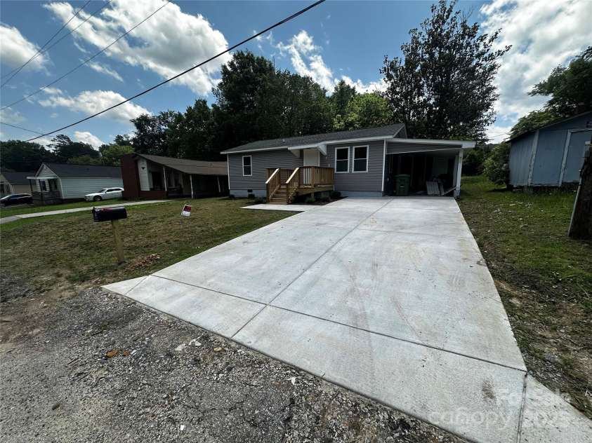 801 Calhoun Street, Lancaster, SC 29720.  MLS# CAR4265445, YatesRealty ID 27879. 