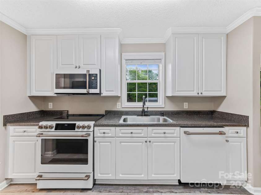 115 Ruth Whitaker Road, Hendersonville, NC 28791.  MLS# CAR4287738, YatesRealty ID 2788. 