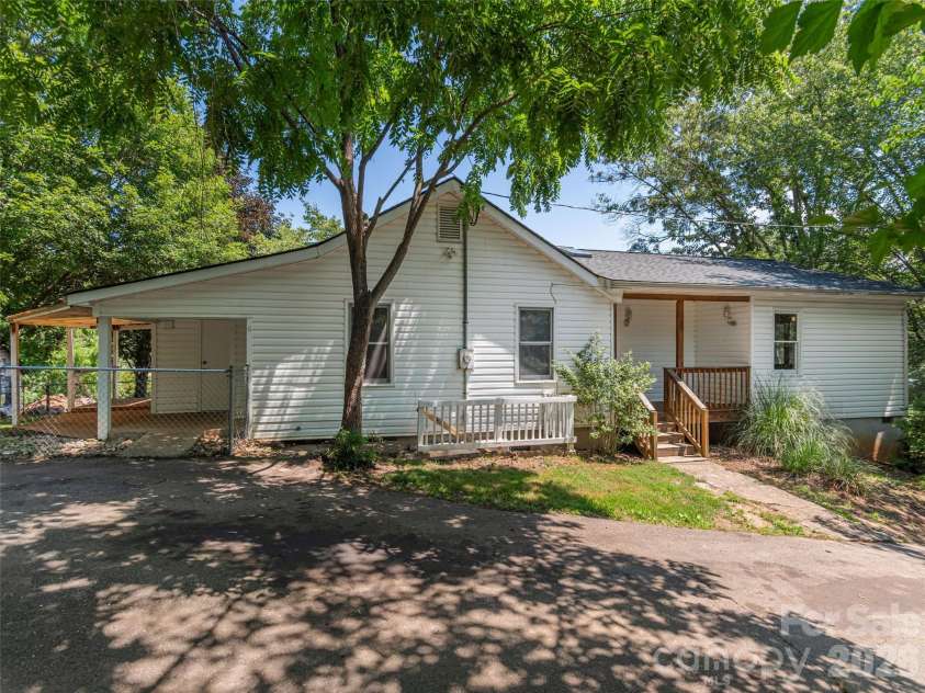 20 Spring Drive, Asheville, NC 28806.  MLS# CAR4276422, YatesRealty ID 2788. 
