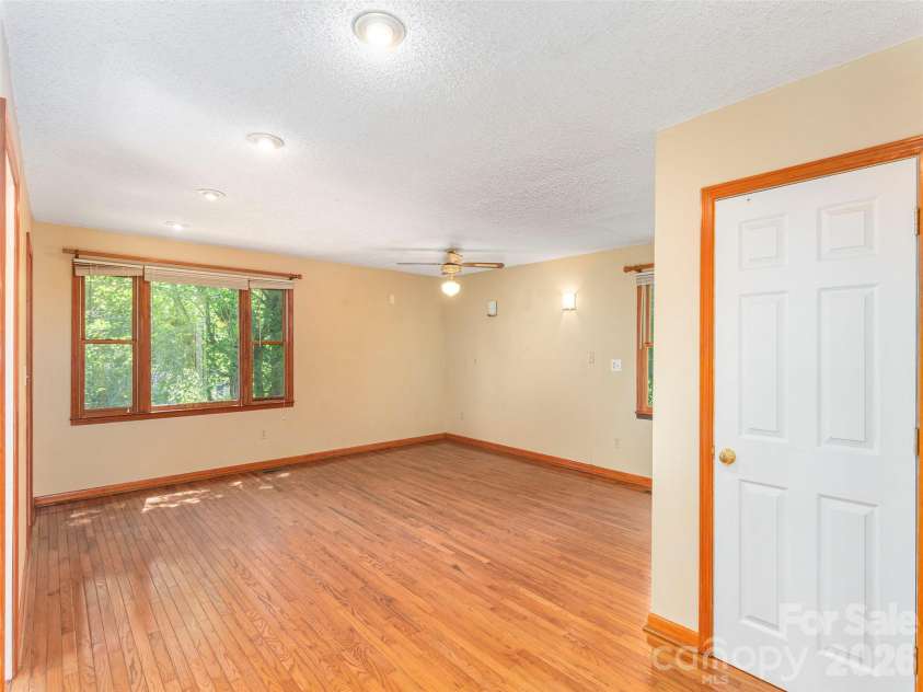 20 Spring Drive, Asheville, NC 28806.  MLS# CAR4276422, YatesRealty ID 2788. 