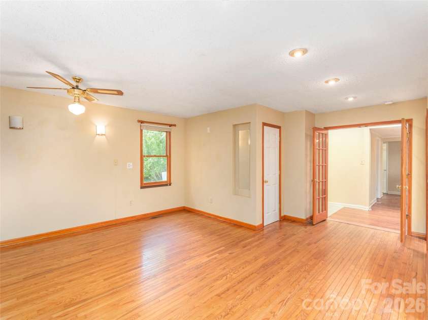 20 Spring Drive, Asheville, NC 28806.  MLS# CAR4276422, YatesRealty ID 2788. 