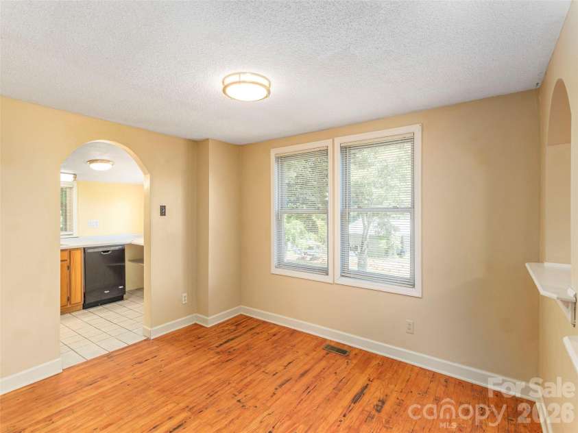 20 Spring Drive, Asheville, NC 28806.  MLS# CAR4276422, YatesRealty ID 2788. 