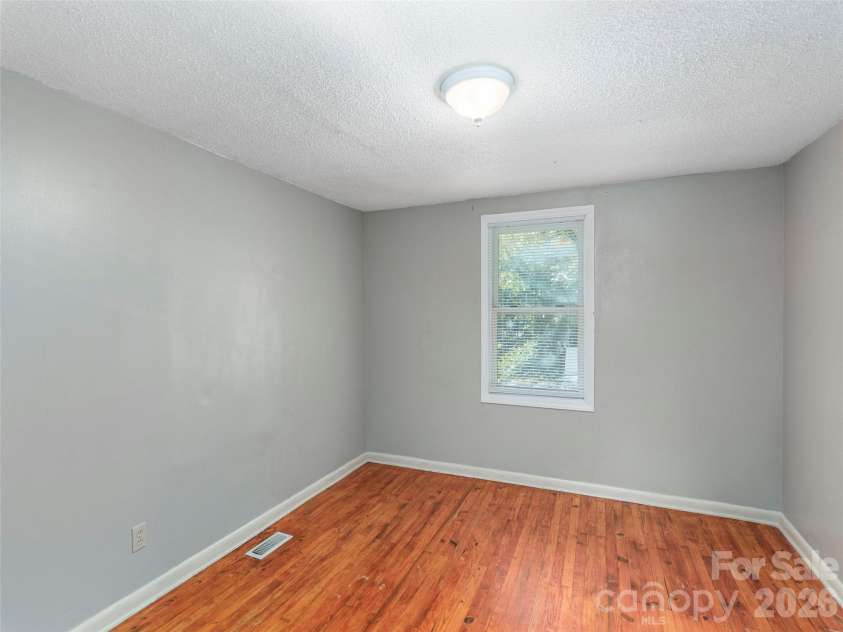 20 Spring Drive, Asheville, NC 28806.  MLS# CAR4276422, YatesRealty ID 2788. 