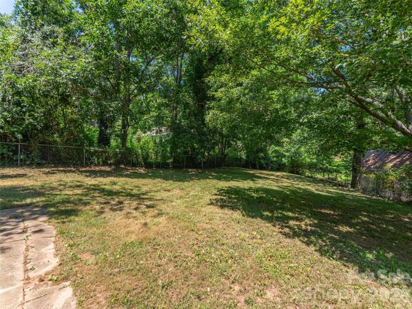 20 Spring Drive, Asheville, NC 28806.  MLS# CAR4276422, YatesRealty ID 2788. 