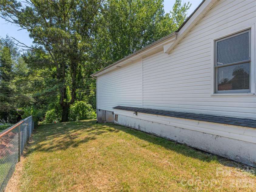 20 Spring Drive, Asheville, NC 28806.  MLS# CAR4276422, YatesRealty ID 2788. 