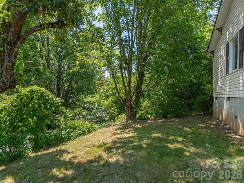 20 Spring Drive, Asheville, NC 28806.  MLS# CAR4276422, YatesRealty ID 2788. 
