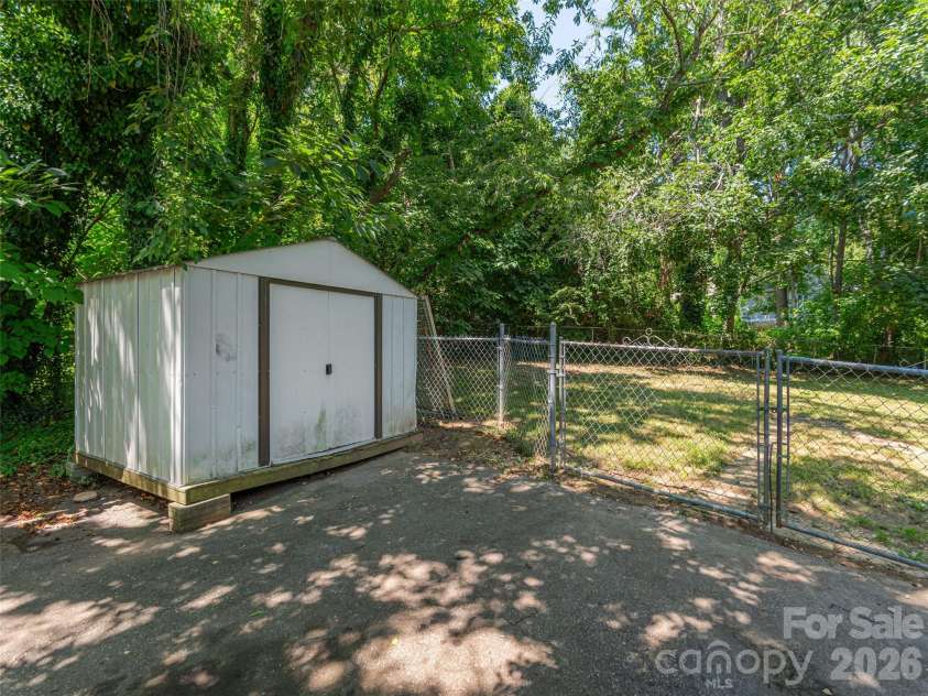 20 Spring Drive, Asheville, NC 28806.  MLS# CAR4276422, YatesRealty ID 2788. 