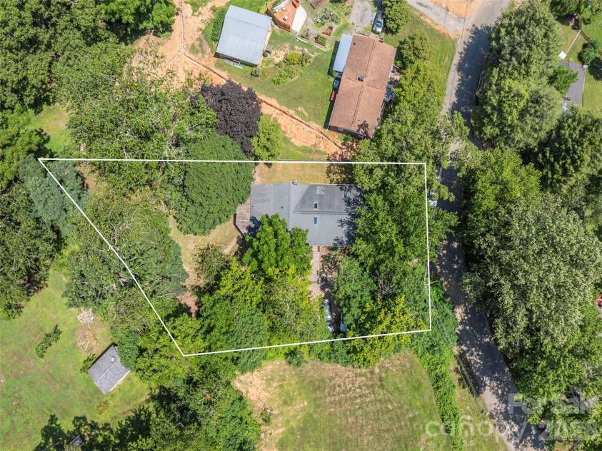 20 Spring Drive, Asheville, NC 28806.  MLS# CAR4276422, YatesRealty ID 2788. 