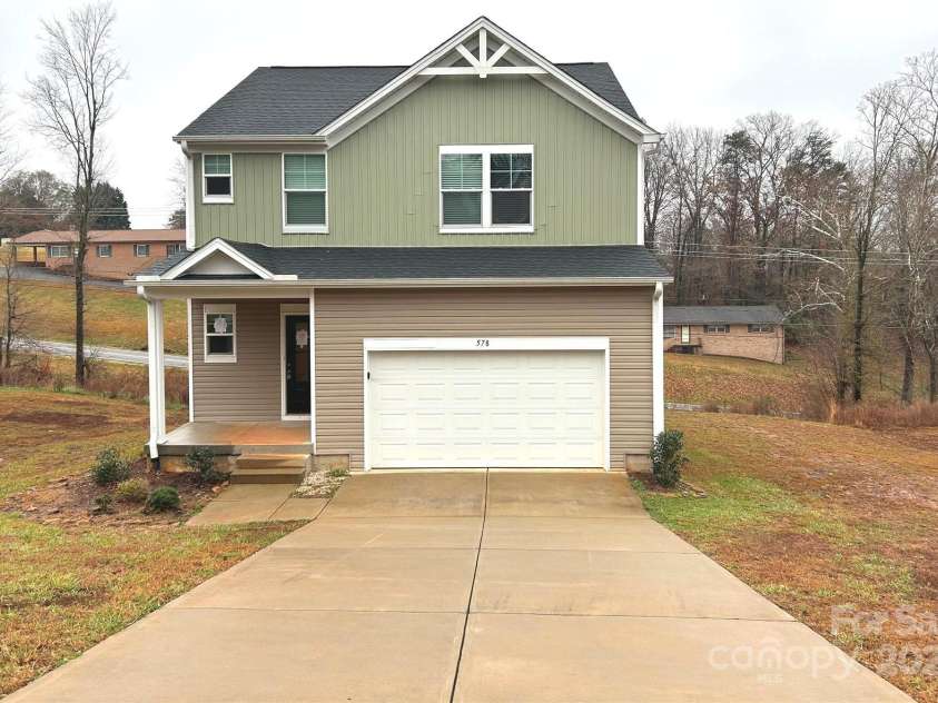 578 30th Avenue Circle, Hickory, NC 28601.  MLS# CAR4328574, YatesRealty ID 2788. 