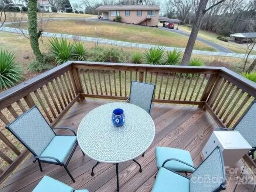 578 30th Avenue Circle, Hickory, NC 28601.  MLS# CAR4328574, YatesRealty ID 2788. 