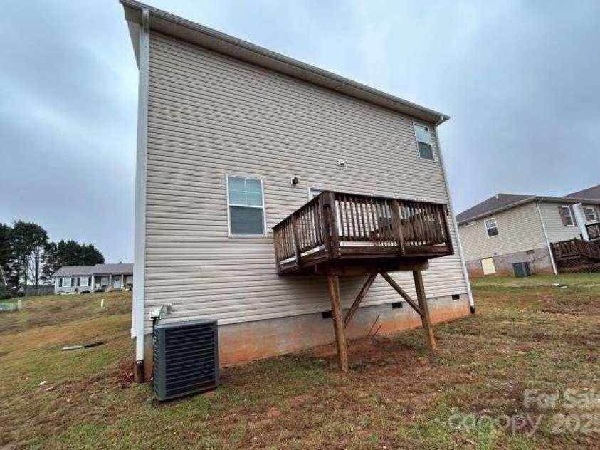 578 30th Avenue Circle, Hickory, NC 28601.  MLS# CAR4328574, YatesRealty ID 2788. 