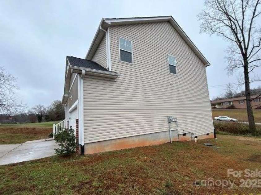 578 30th Avenue Circle, Hickory, NC 28601.  MLS# CAR4328574, YatesRealty ID 2788. 